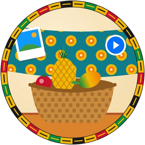 Un panier du marché avec un ananas, une mangue et une tomate, devant un pagne wax, avec une photo et une vidéo